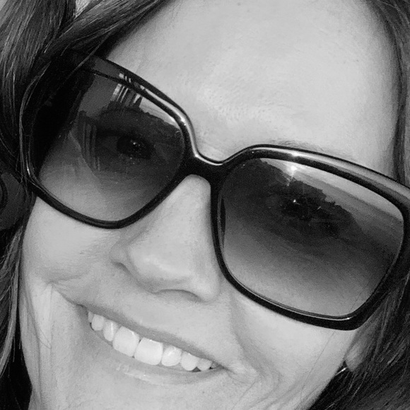 Meet your Posher, Llynda - Picture 1 of 3